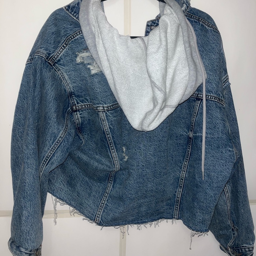 American Eagle Outfitters Denim Jacket with Cream Hood - Picture 2 of 3